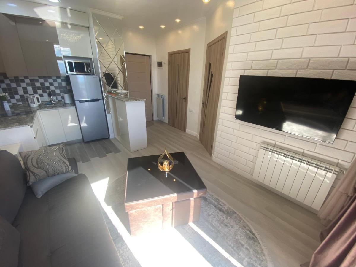 Jasmine Apartment In New Bulvar Батуми Экстерьер фото