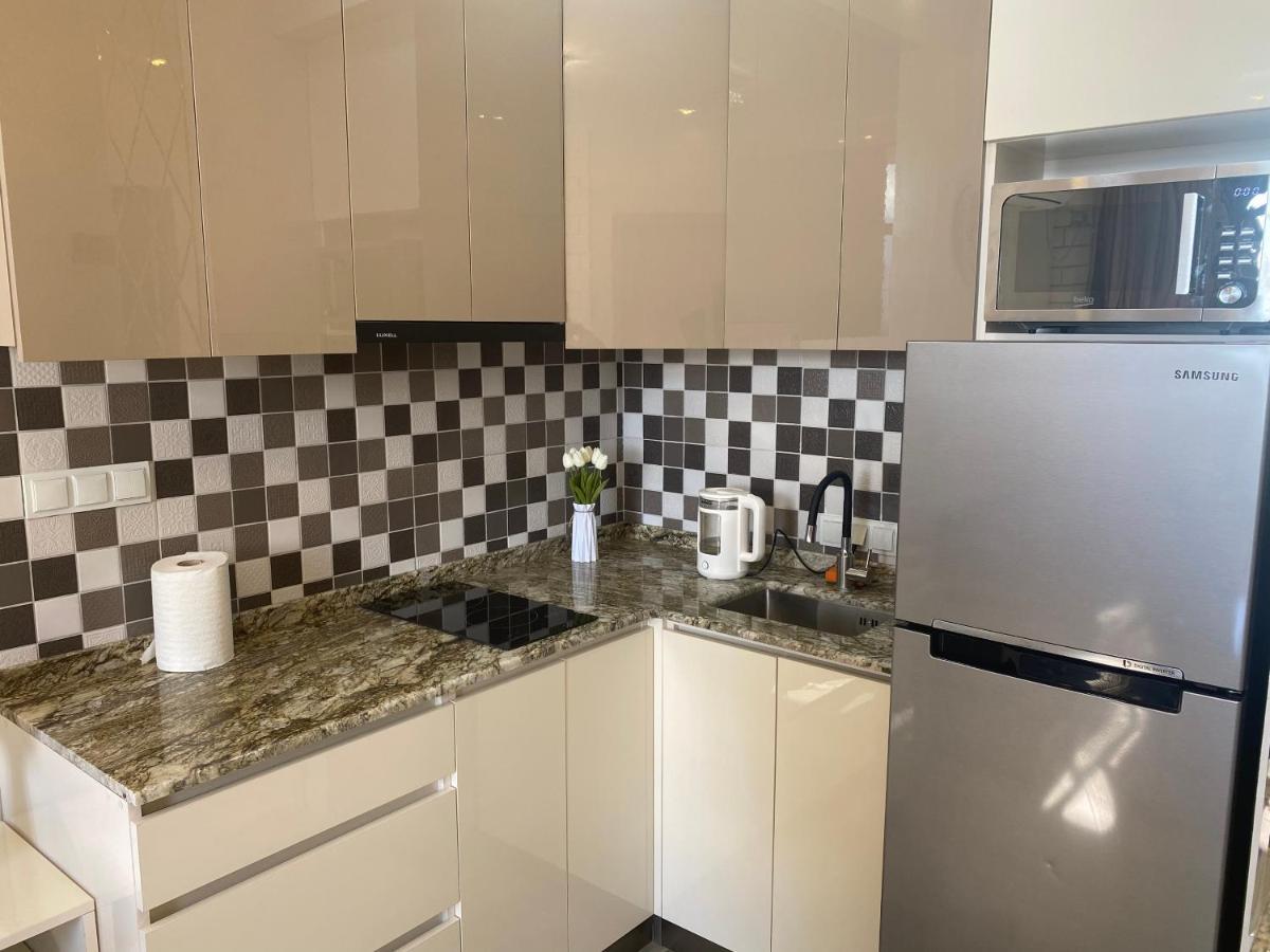 Jasmine Apartment In New Bulvar Батуми Экстерьер фото